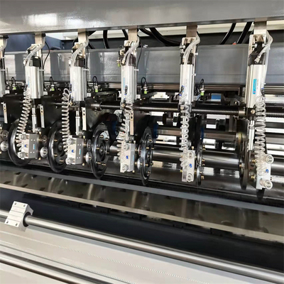 Slitter λεπίδων 2300mm λεπτή μηχανή σκόρερ για τη γραμμή προϊόντων κιβωτίων χαρτοκιβωτίων