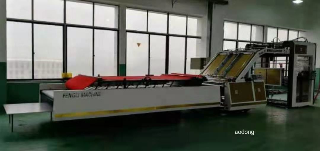 Laminator φλαούτων υψηλής ταχύτητας 380V 220V για το φύλλο ζαρωμένου χαρτονιού